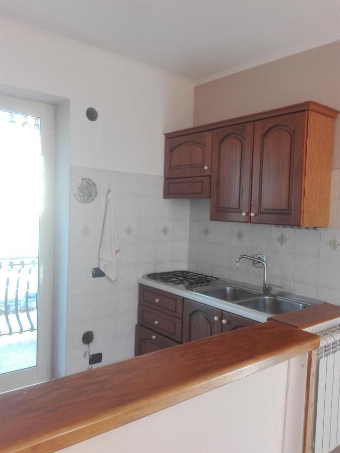 A Santy's House 1piano-no Lift-shuttle A Pagamento-raggiungibile A Piedi Aeroporto-fermata Bus Fiera Di Roma A 3 Minuti-air Condiz Ed Extra Bed For A Fee A Pagamento *