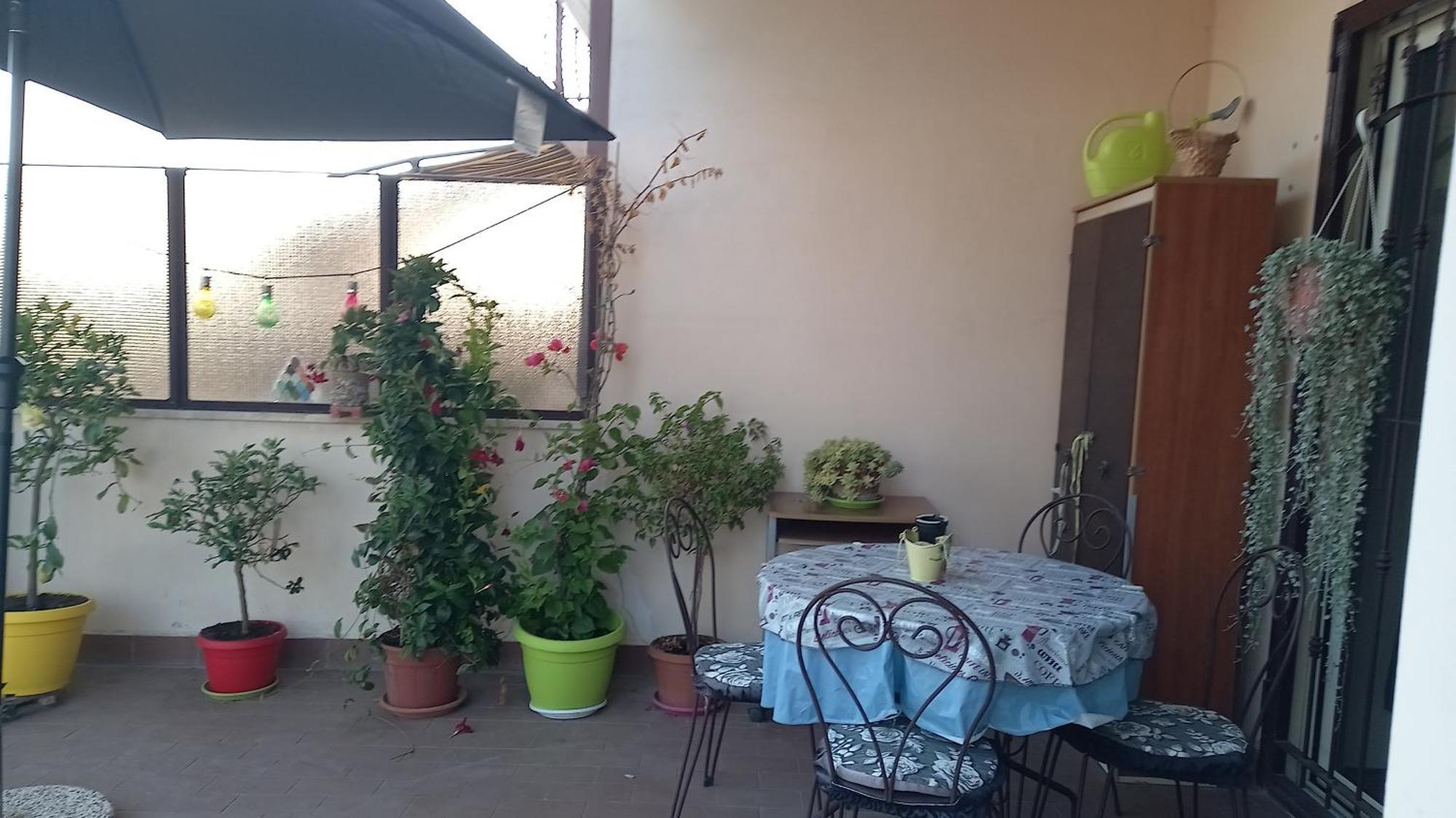 A Santy's House 1piano-no Lift-shuttle A Pagamento-raggiungibile A Piedi Aeroporto-fermata Bus Fiera Di Roma A 3 Minuti-air Condiz Ed Extra Bed For A Fee A Pagamento *